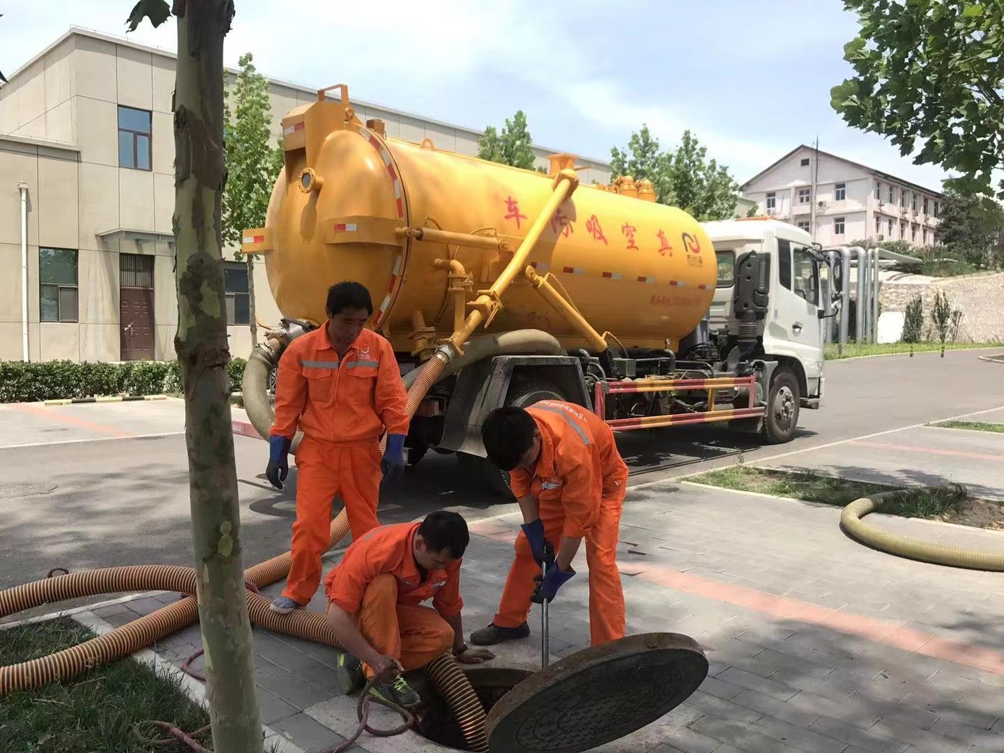临城镇化粪池清理与5-8吨吸粪车施工效率分析